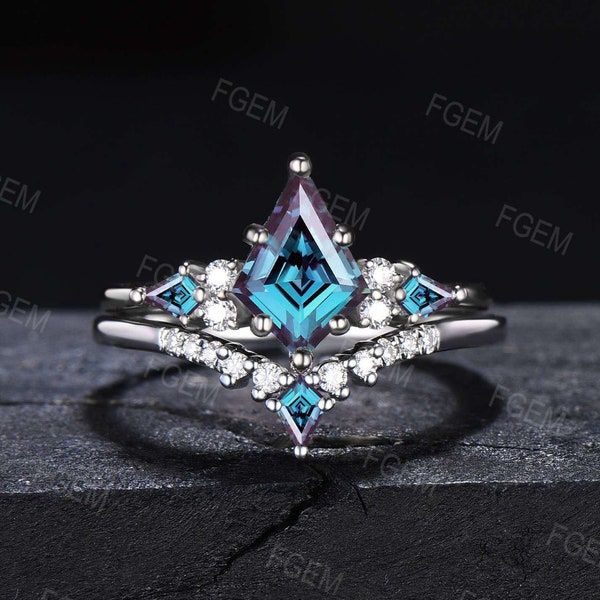 Unique June Birthstone Wedding Ring Set Vintage 10K/14K/18K White Gold Kite Cut Alexandrite Moissanite Bridal Set Anniversary/Promise Gifts