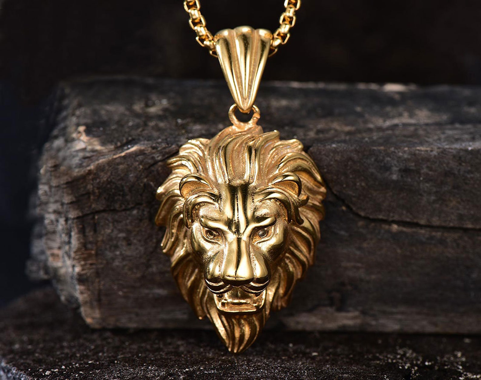 Mens gold lion pendant Clearance