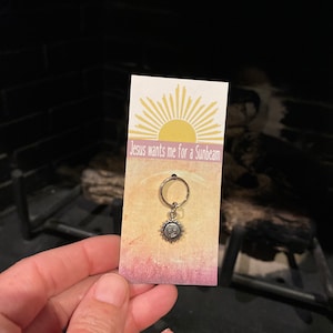 Jesus Wants Me For a Sunbeam Sun Charm Keychain Zipper Pull 1pc Primary Love Fun Spanish Version Cristo Me Manda Que Brille