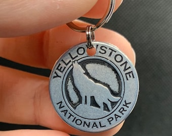 Yellowstone National Park Coin Token Bear Wolf Bison Zipper Pull Keychain 1pc