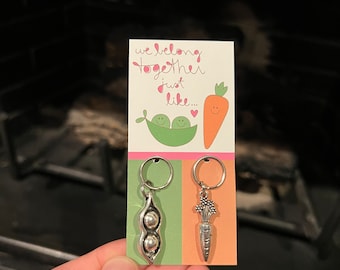 Carrot & Pea Charms Keychain Zipper Pull 2pcs We go together like peas and carrots Friend Partner Couple Gift Valentines Love Fun Keychain