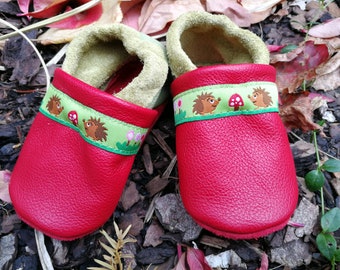 Motif hedgehog-leather puffs, crawl shoes, slippers