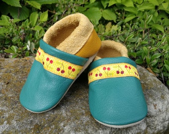 Motif cherries-leather puffs, crawl shoes, slippers