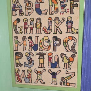 Alfabeto infantil de punto de aguja vintage