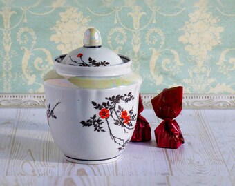 Vintage food container Сeramic sugar bowl Storage container Candy container Kitchen lidded jar Mid century nut container Cookies canister