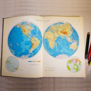 Vintage wereldkaarten Grote geografische atlas van de wereld Wereldkaarten boek in het Russisch Wereldatlasboek Oude wereldkaarten Sovjet-wereldatlas