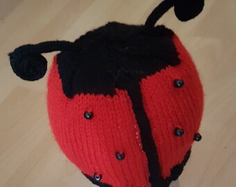 Ladybug flying... red hat black dots