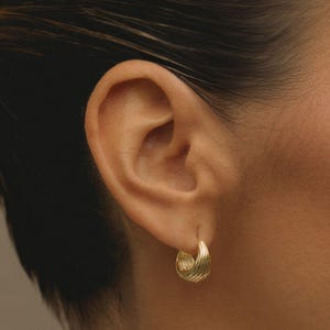 18K Gold Hoop Earrings Chunky Hoop Earrings Gold Hoops Small Gold Hoop Earrings Thick Hoop Earrings Small Hoops Mom Gift for Her
