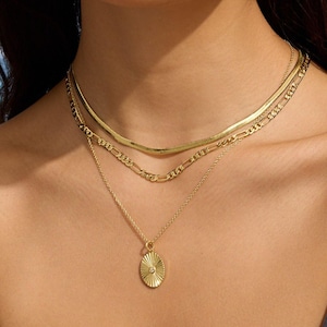 Collana con medaglione, collana delicata, collana con ciondolo in oro, collana con moneta, collana in oro, collana a strati, medaglione in oro, regalo per lei
