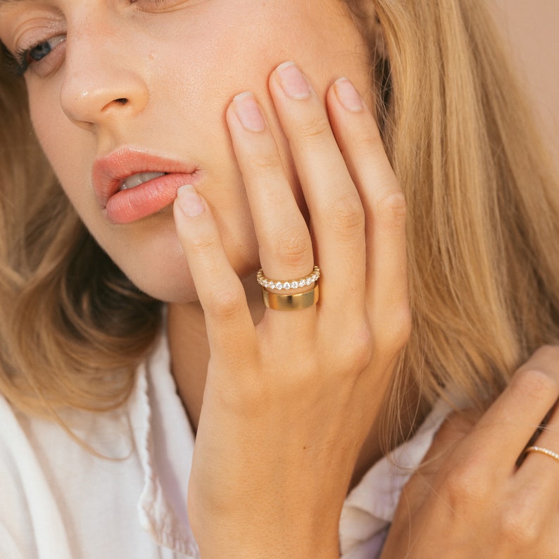 Bague d'éternité en or 18 carats pour femme, alliances empilables, alliance avec ZC, bague d'éternité minimaliste, cadeau pour elle, cadeaux pour maman image 3