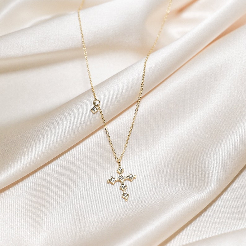 Cross Necklace Pendant Necklaces for Women Gold Necklace Layered Necklace Bridesmaid Gift Small Gold Cross Dainty Necklace Cross Pendant 