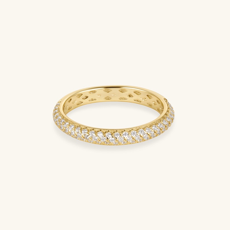 Pave Diamantvigselring Evighetsring Förlovningsring Guldring Stapelringar Statementring Minimalistisk ring Vigselring Present till henne Guld
