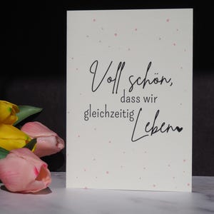 Grußkarte „Voll schön, dass wir gleichzeitig leben“ – Karte zum Jahrestag, für Freundschaft oder Liebe – minimalistisch & handgemacht