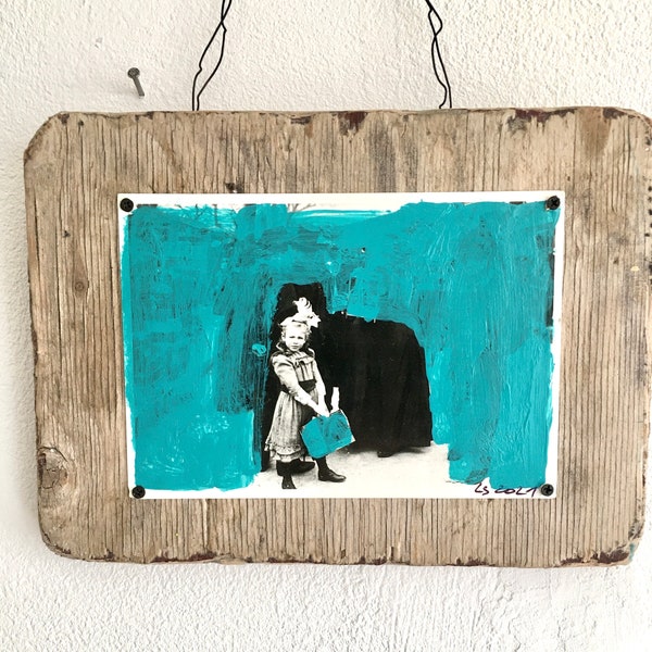 Objet mural art "Fille avec valise" unique papier+bois+fil vintage shabby chic boho art recyclé