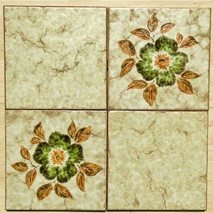 Set of 4 beautiful vintage tiles from the 70s from Italy with flower motif 15 x 15 cm