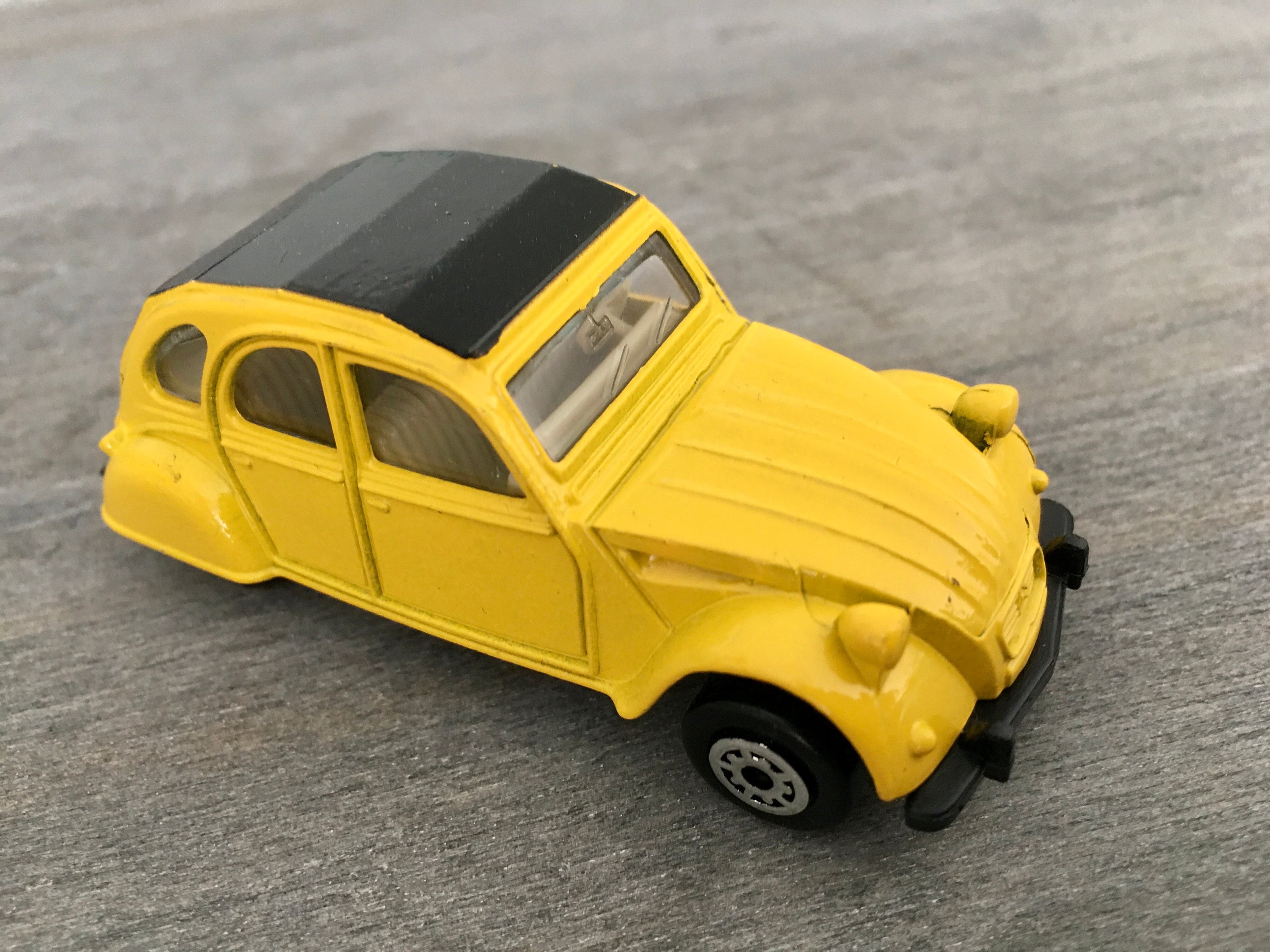 MC Toy – Ford Citroën 2CV 1/64, La Déesse Miniature à Petit Prix