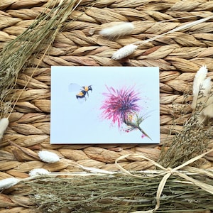 Biglietto d'auguri con ape e cardo, stampe artistiche, calabrone, cardo, biglietti scozzesi, per qualsiasi occasione, alta qualità, biglietti unici, formato A6. Fiori.