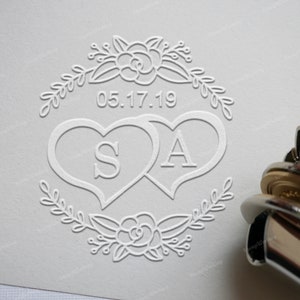 Timbre de gaufrage personnalisé - Timbre de gaufrage de mariage personnalisé - Initiales personnalisées avec timbre de gaufrage de mariage de coeur