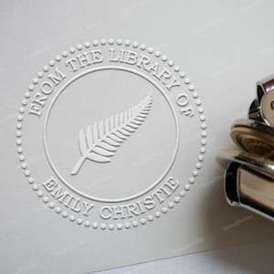 Timbre de gaufrage de bibliothèque personnalisé - Timbre de gaufrage de livre personnalisé - Timbre de bibliothèque de fougère - Timbre de gaufrage de monogramme - Embosseur à la main