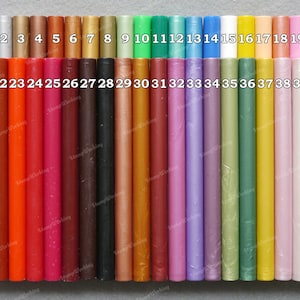 シーリングワックススティック 40 色 - グルーガン用ワックススティック - スタンプワックススティック - 招待状用ワックスシールスティック - 1 スティックで 7～8 個のシールに
