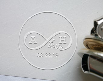 Gepersonaliseerde Embosser Stempel - Aangepaste Bruiloft Embosser Stempel - Aangepaste Initialen met Infinity Love Embosser Stempel - Embosser voor Gift Pakket