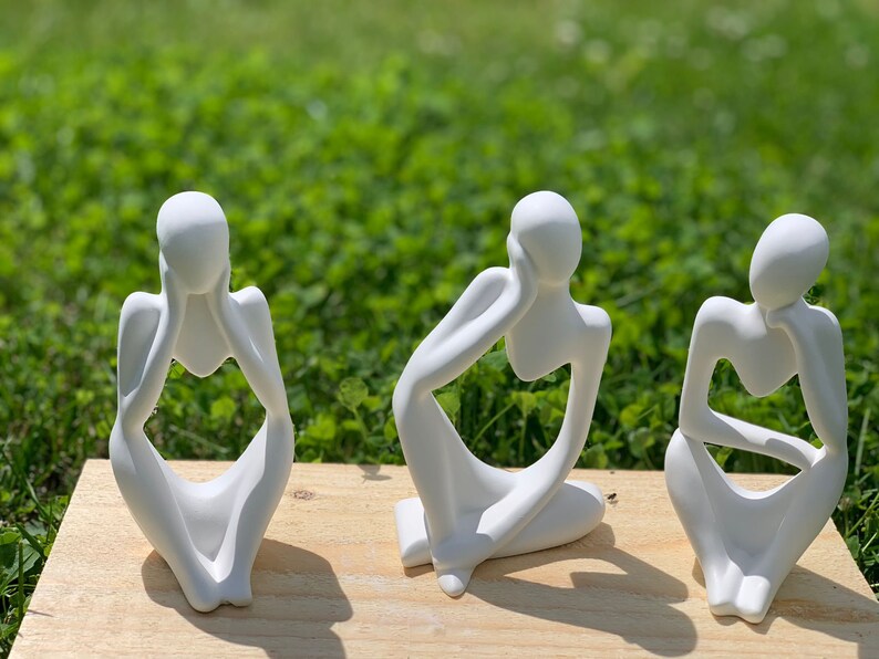 2-teilige Goldene Sitzfiguren Set - Denkende & Lesende Skulpturen Für Bücherregal Deko