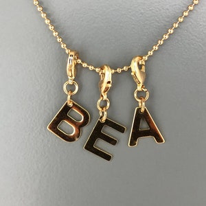 Colgantes de Letras, Alfabeto, Amuletos, Amistad; regalo personalizado; Acero inoxidable; mosquetón chapado en oro; pulsera con dijes, cadena;