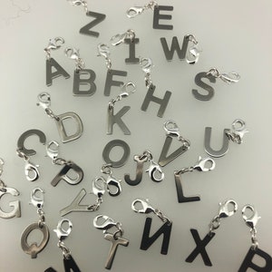 Amuletos de letras, presente personalizado; Pingente para pulseira ou colar, presente individual, pulseira de amizade;