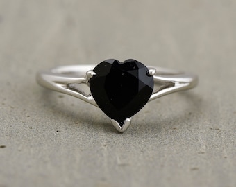 Black Onyx Heart Ring - Sterling Silver Love Ring - Valentine&#39;s Gift