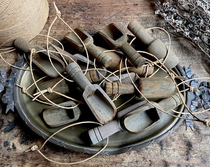 Small Wooden Scoop, Petite pelle en bois