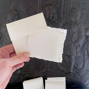 20 Cartões e envelopes de papel feitos à mão, Cartões de papel feitos à mão, Papel de algodão, Papel com borda denteada, Envelopes de papel feitos à mão, Papel com borda denteada