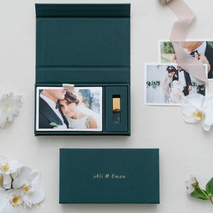 Boîte pour photos et USB en lin - Vert émeraude | Boîte personnalisée pour photo de mariage | Feuille estampée du logo ou des textes | Boîte uniquement