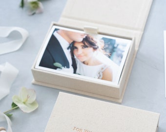 Boîte à photos en lin - Nouveau lin naturel | Boîte personnalisée pour photo de mariage | Feuille estampée avec logo ou textes