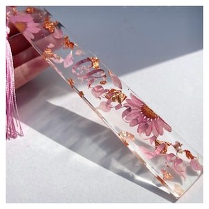 Pressed Flower customised Bookmark / Book Accessories / Bookmark / Pressed flower accessories / Gold Flakes /