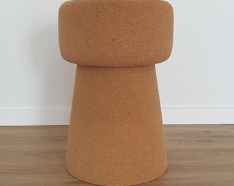 Table d'appoint en bouchon de champagne | Tabouret en forme de bouchon de champagne | gigantesque bouchon de champagne en guise de siège | durable, écologique