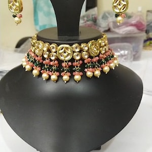 Designer Kundan Choker necklace set with stunning earrings of golden pearl necklace bollywood jewelry party wear jewelry for girls / women