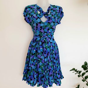 Vintage women's 2-piece dress XS 34 with pleated skirt unique