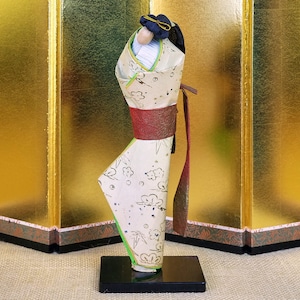 Muñeca de papel vintage - Arte japonés washi ningyo - Muñeca de la suerte oriental - Decoración asiática - Muñeca japonesa hecha a mano - 24 cm / 9,44&quot; de alto