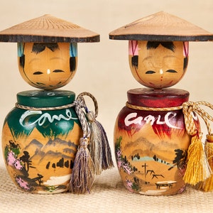 Vintage Kokeshi Dolls Pair - Japanese Lucky Charm Dolls - Vintage Asian Décor - Collectible Art Dolls - Perfect Gift - 9.5cm / 3.74&quot; Tall