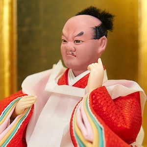 Japanische Vintage Hina-Puppe (1970er Jahre), Sammlerstück Handgemachte Seiden-Kimono-Puppe, einzigartiges Japan-Wohnkultur
