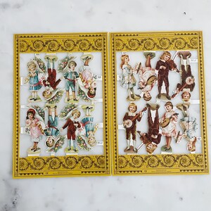 Niños victorianos mamelucos tocando instrumentos (A15) y niños con flores (A16), recortes de papel, relieve troquelado, imágenes de poesía vintage de Inglaterra.
