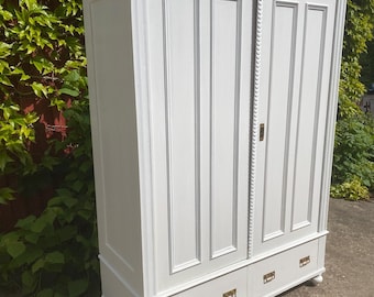Antiker Kleiderschrank