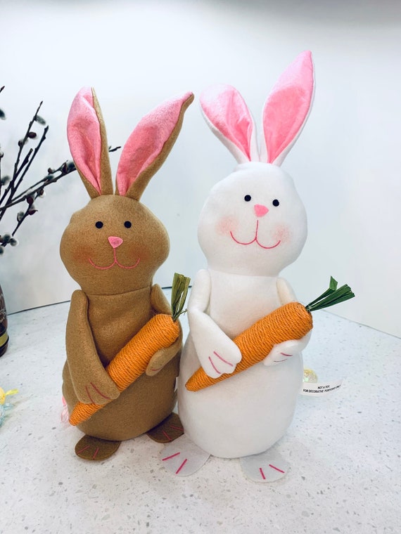 Joli lapin en peluche à longues oreilles, décoration d'intérieur