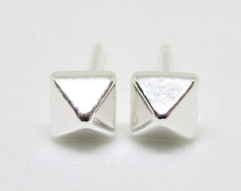 Tiny 925 Sterling Silver Pointed Stud Earrings