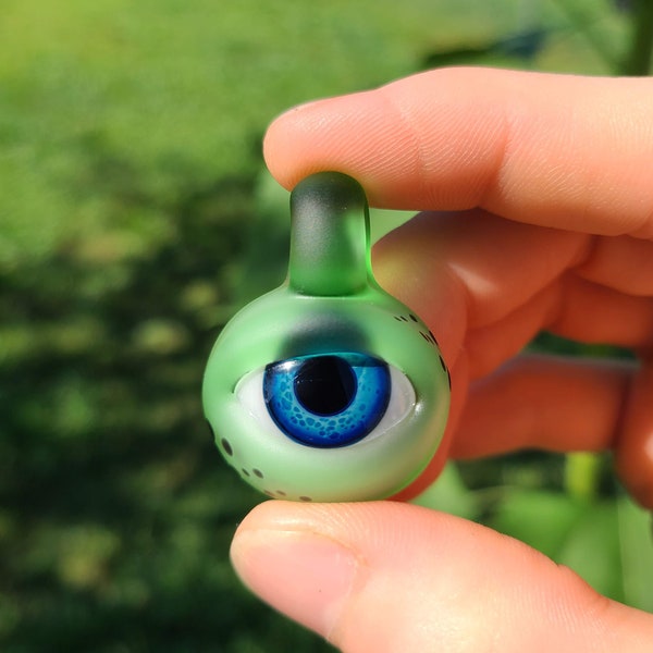 Colgante de ojos de cristal arenado verde esmeralda