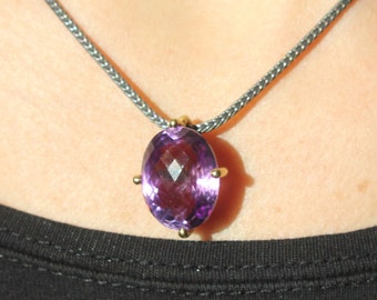 Anhänger 750/- Gelbgold  mit ovalem Amethyst im Schachbrett Schliff, von Kord Johann Averdunk