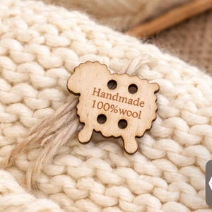 Boutons en bois personnalisés en forme de mouton : Étiquettes tricotées à la main
