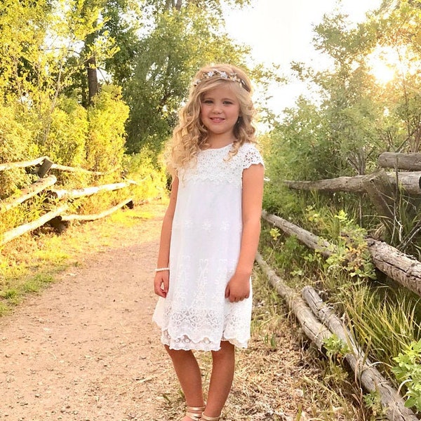 Lace Flower Girl Dress-Rustic Flower Girl Dress-Vintage girl dress-Country girl Dress- Communion Dress-Lace girl dress-boho dress