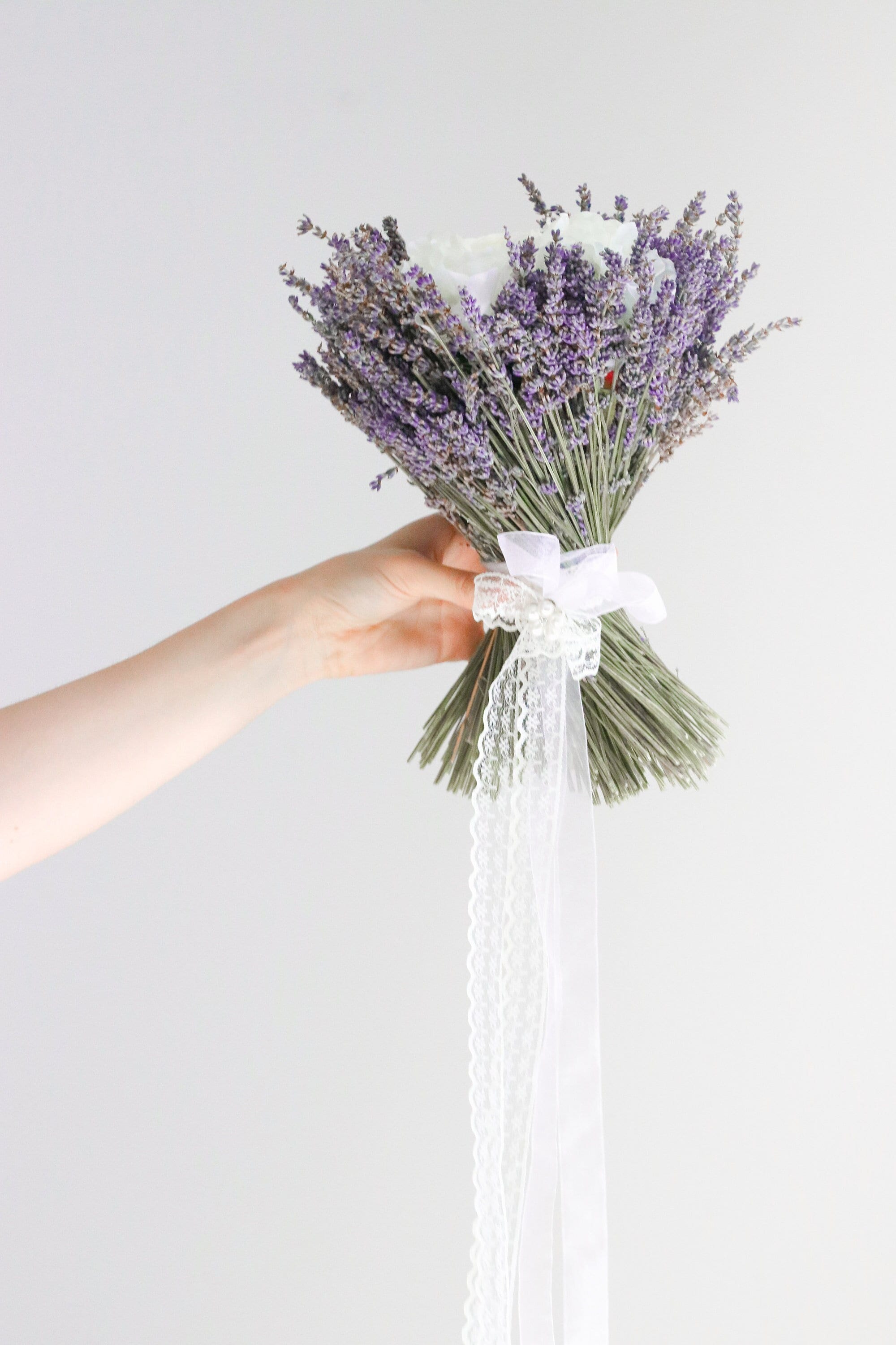 Getrockneter & künstlicher Blumen Brautstrauß Lavendel lila weiß