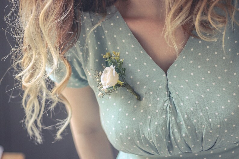 Button hole Baby/'s breath /& Rose Pin Corsage Wedding Pins Boutonniere Wedding boutonniere Wedding accessories silk flower